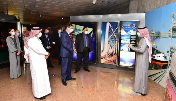 السفير البريطاني يزور الهيئة الملكية بالجبيل