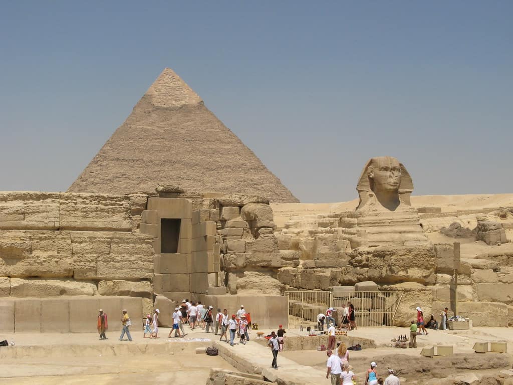 أهرامات الجيزة|عائدات قطاع السياحة المصري 2021
