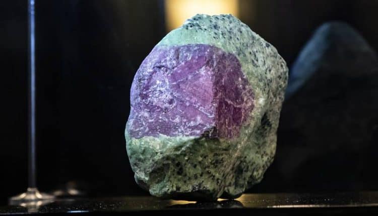 الياقوت الطبيعي