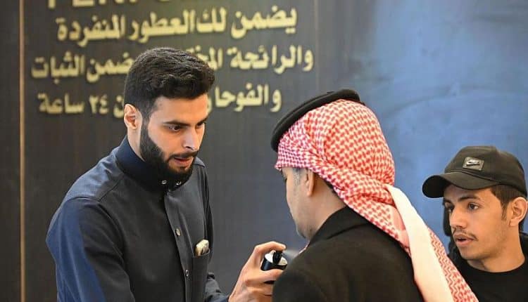 69 عارضًا يشاركون في معرض العود الأزرق والعطور