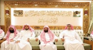 في إفطار حميمي بالحرم حفّزهم وشجّعهم وحثهم لبذل المزيد ..السديس: سنحوّل التحديات لفرص إيجابية في العشرة الرمضانية الوسطى.. نمذجة التميز التشغيلي