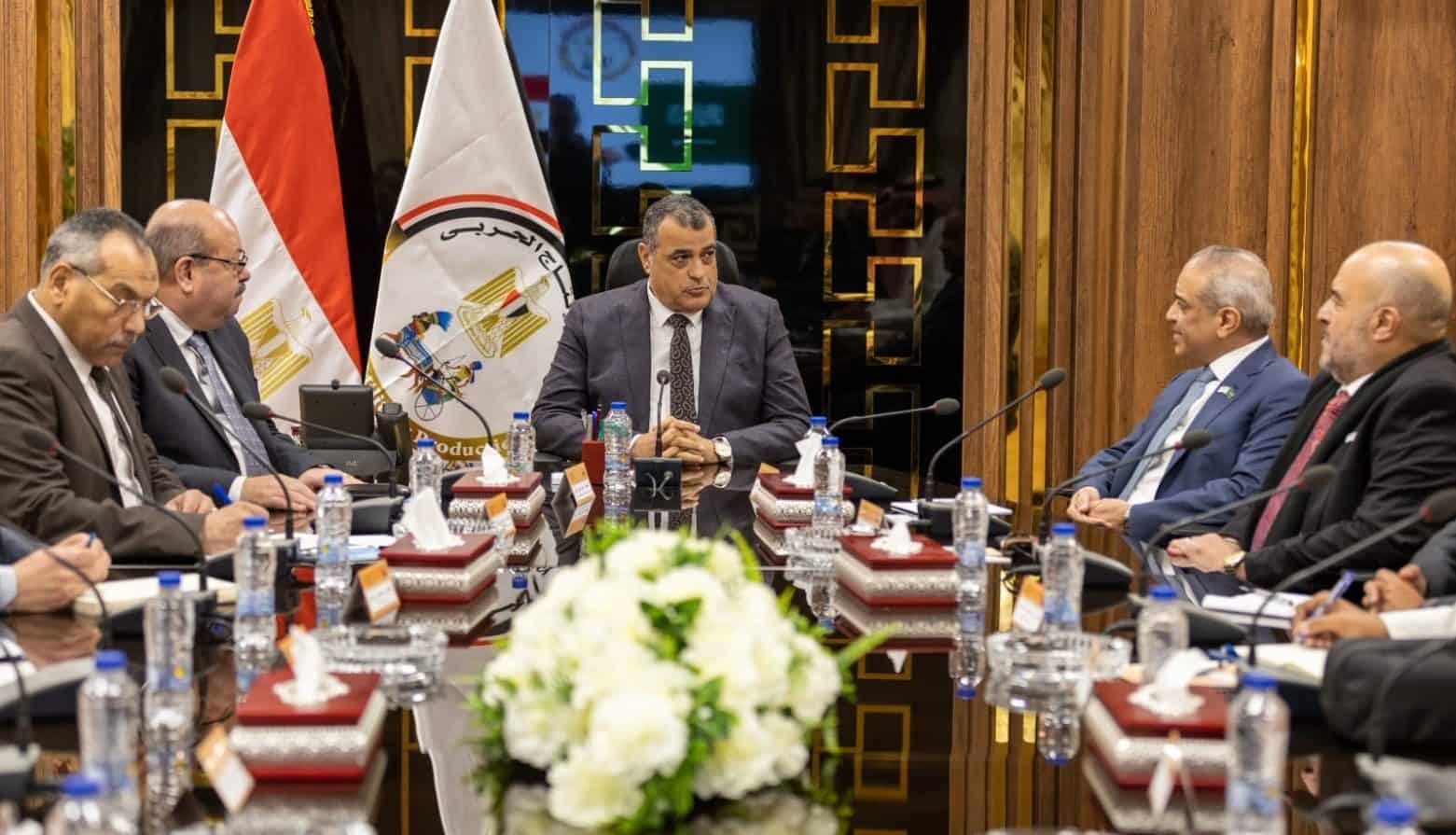 لقاء وزير الانتاج الحربي ووفد شركات النافع