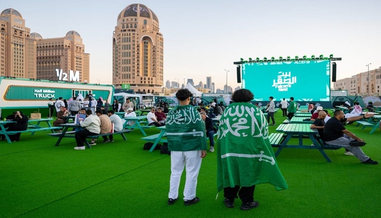 بيت الصقر واحة خضراء للجماهير السعودية في الدوحة