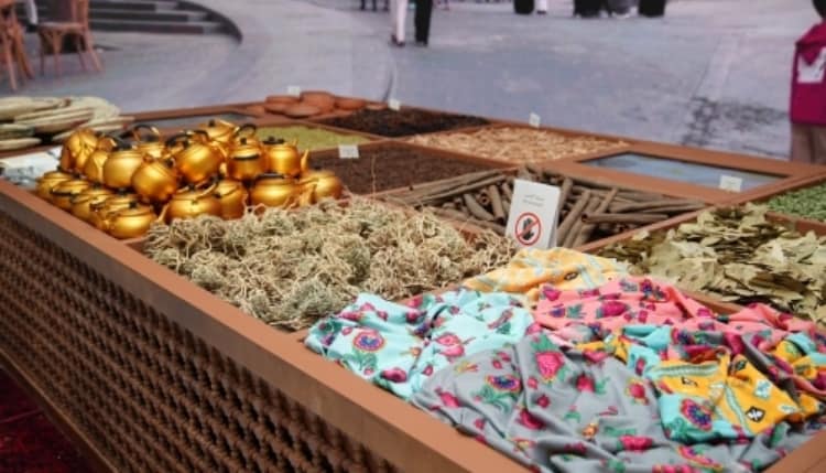 "بازار البلد" يُواصل فعالياته في ساحة الذهب بجدة التاريخية