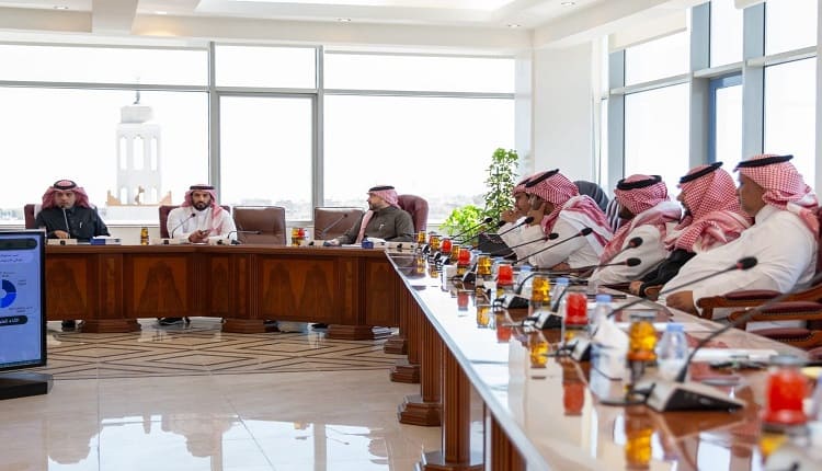 لقاء واعد بين وكيل وزارة الشؤون البلدية والإسكان ورجال الأعمال في عسير