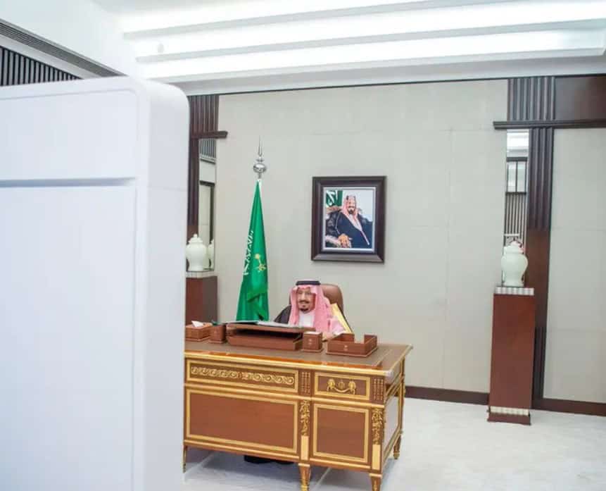 خادم الحرمين الشريفين يرأس اجتماع مجلس الوزراء السعودي