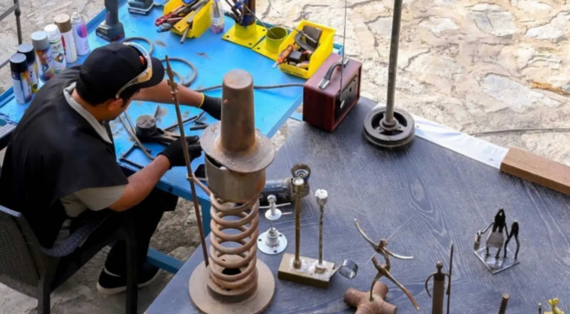 خردة تتحول إلى فن .. قصة ماجد الزهراني والإبداع الذي لا يعرف حدودًا