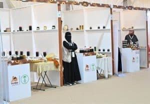 الأسر المنتجة في مهرجان العسل بجازان