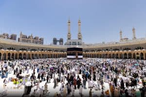 أداء المتعجلون طواف الوداع