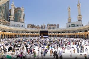 أداء المتعجلون طواف الوداع