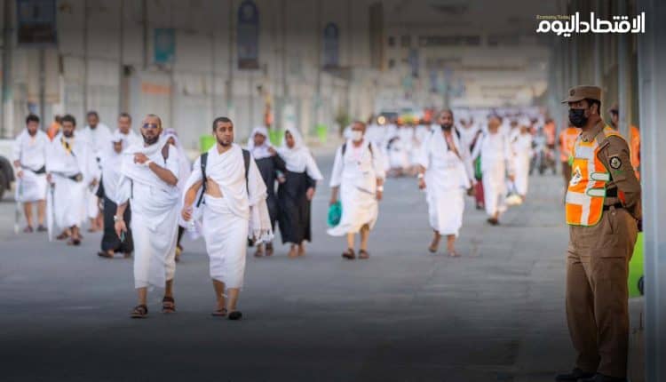 توافد الحجاج إلى مشعر منى