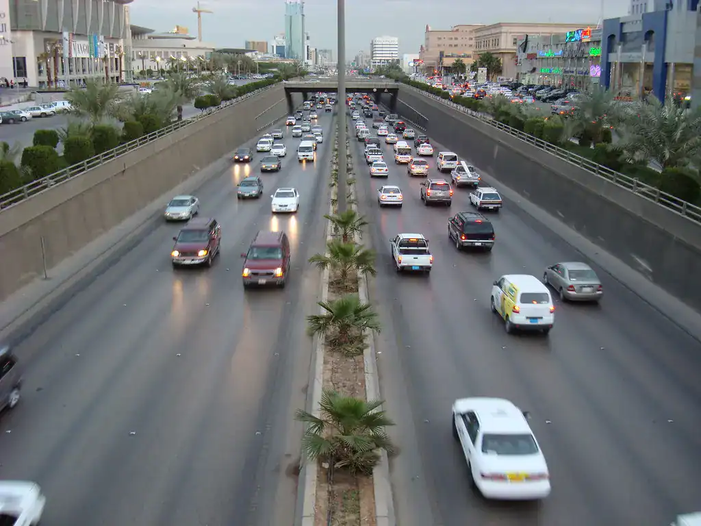 تطبيقات نقل الركاب في السعودية