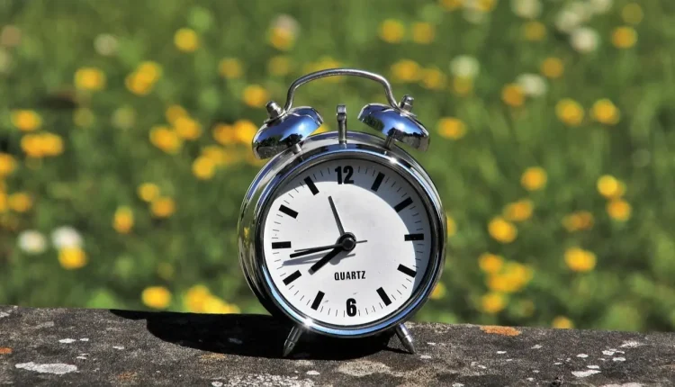 موعد تغيير الساعة