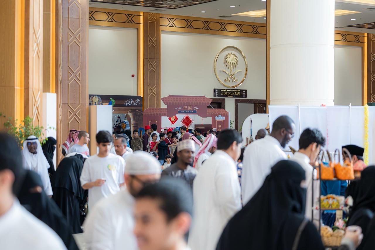 بمشاركة 90 دولة.. جامعة القصيم تختتم مهرجان "تراث الشعوب" الخامس