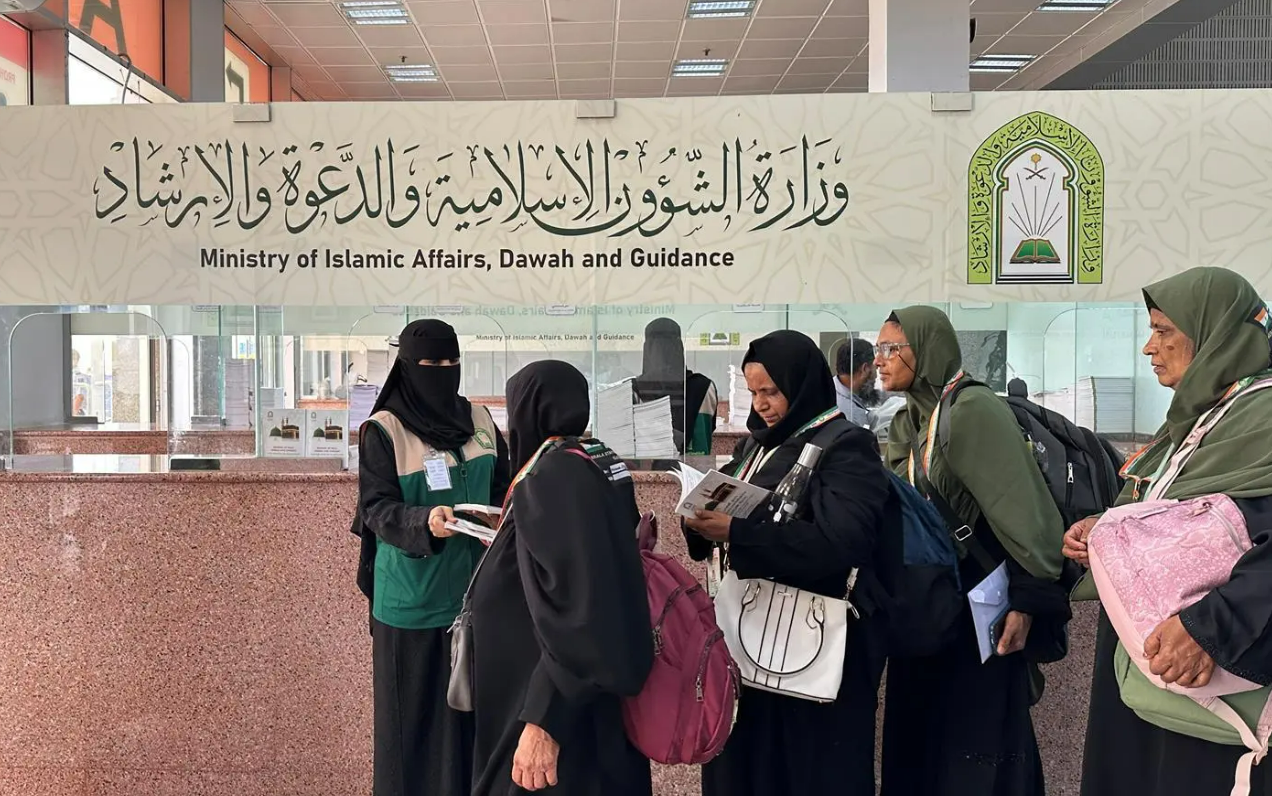 «الشؤون الإسلامية» توزع 51 ألف مطبوعة للحجاج بجدة