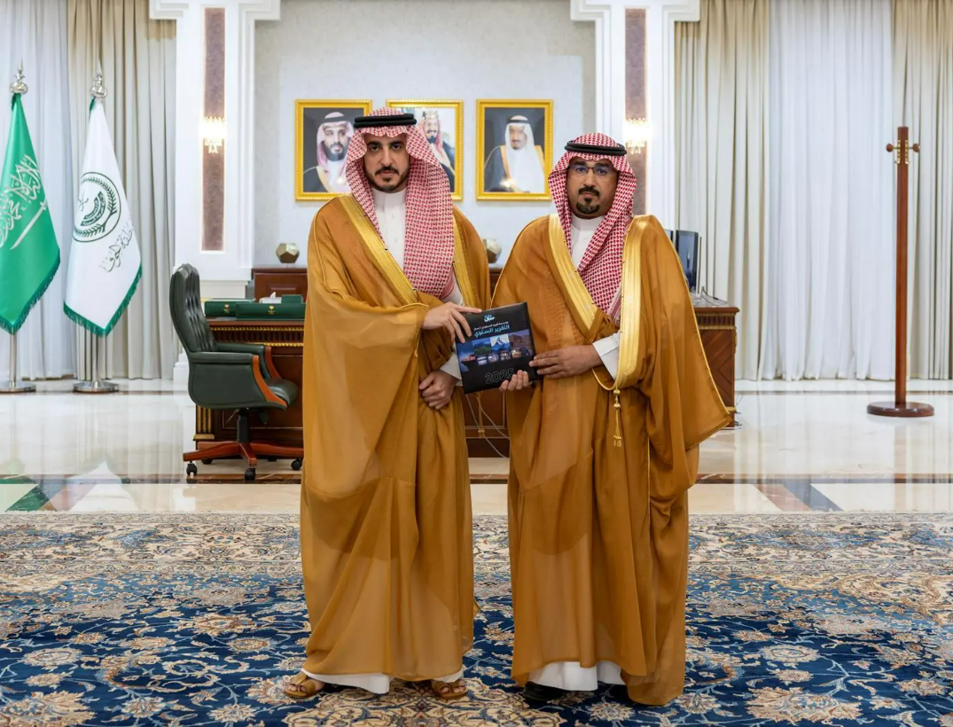 أمير الجوف يتسلم تقرير البريد السعودي السنوي