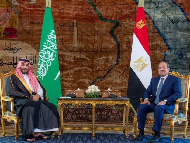 سمو ولي العهد والرئيس المصري يبحثان أمن المنطقة وحرية الملاحة