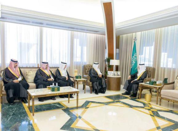 أمير المنطقة الشرقية يؤكد أهمية التكامل لتطوير خدمات النقل